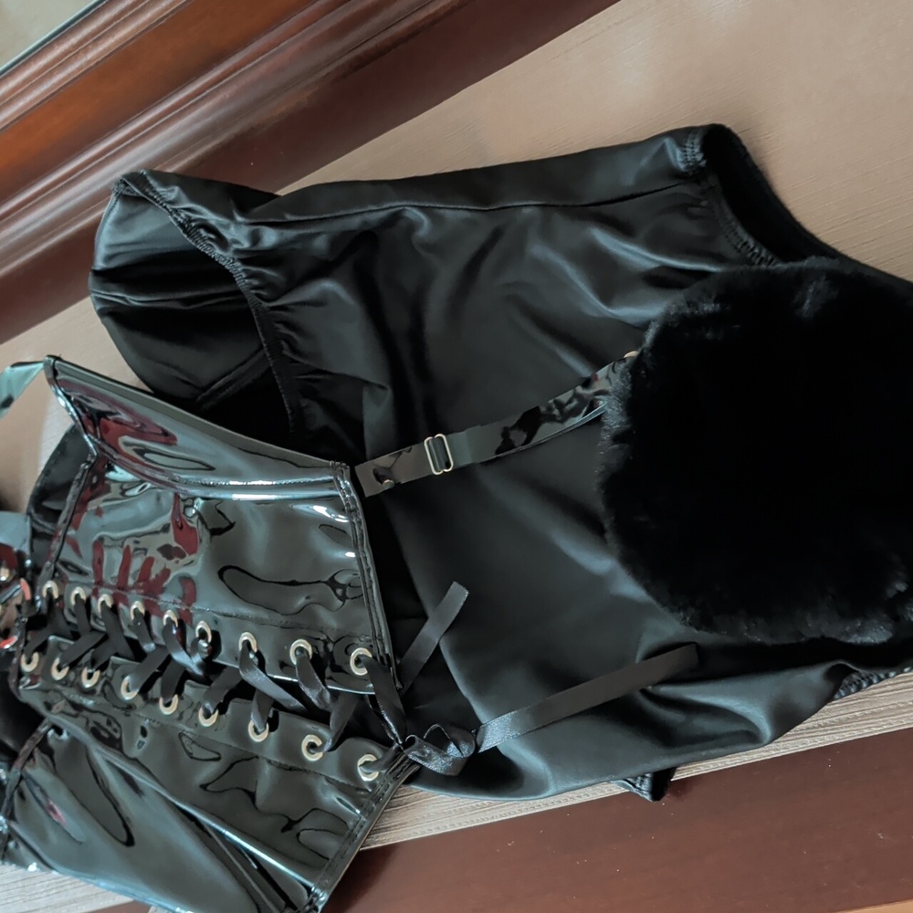 Playboy Dominatrix Black Patent Bunny Corset Costume Set - Picture 4 of 5